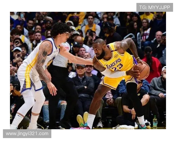 NBA今日焦点：湖人逆转战胜勇士 詹姆斯与戴维斯合力引领球队胜利 - 副本 (2) - 副本